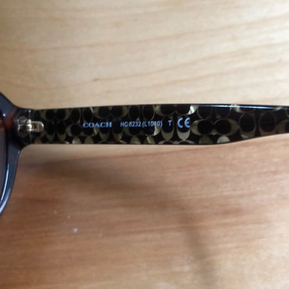 (NWT) Coach sunglasses - Picture 3 of 3